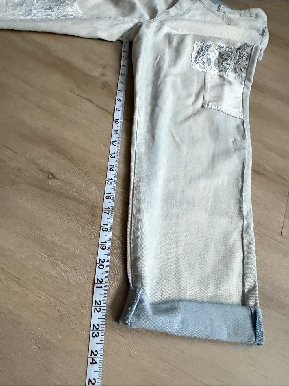Chico’s So Slimming Girlfriend Ankle Lightwash Patchwork Lace Jeans SZ 2.5 - Picture 3 of 9